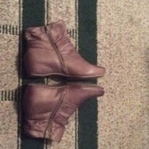 Size 8 bare traps brand booties